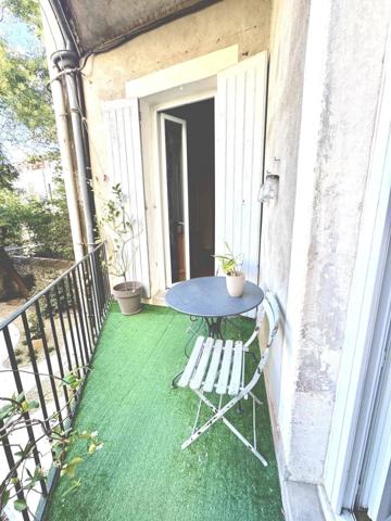 APPARTEMENT NIMES TROIS CHAMBRES PETITE TERRASSE PROCHE GARE LUMINEUX