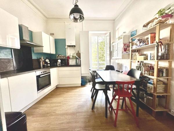APPARTEMENT NIMES TROIS CHAMBRES PETITE TERRASSE PROCHE GARE LUMINEUX