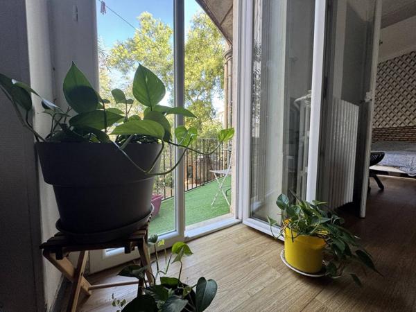 APPARTEMENT NIMES TROIS CHAMBRES PETITE TERRASSE PROCHE GARE LUMINEUX