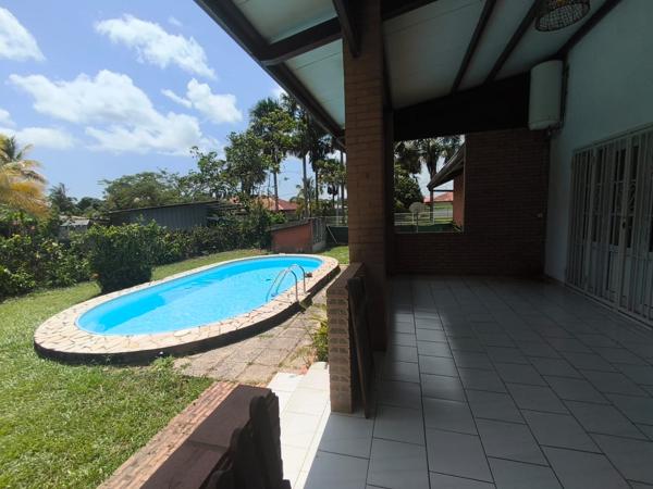 Maison individuelle avec piscine et grand jardin de type T4 - Matoury