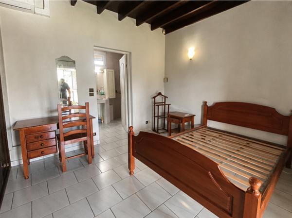 Maison individuelle avec piscine et grand jardin de type T4 - Matoury