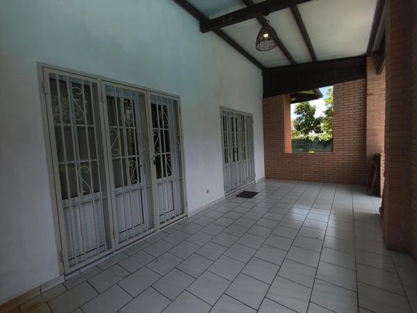 Maison individuelle avec piscine et grand jardin de type T4 - Matoury