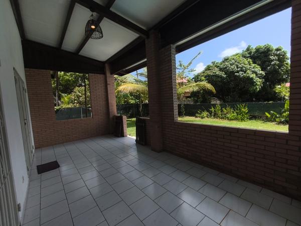 Maison individuelle avec piscine et grand jardin de type T4 - Matoury