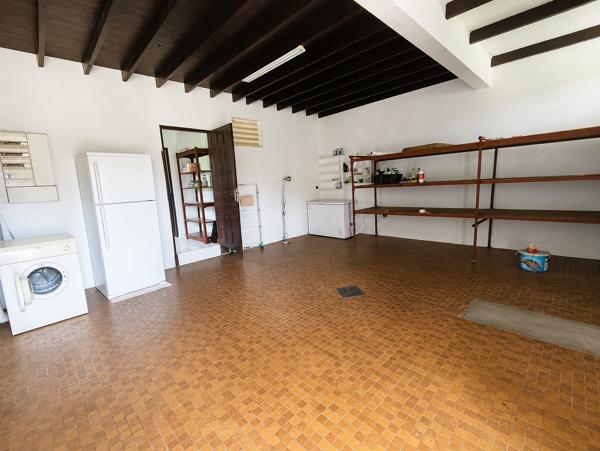 Maison individuelle avec piscine et grand jardin de type T4 - Matoury