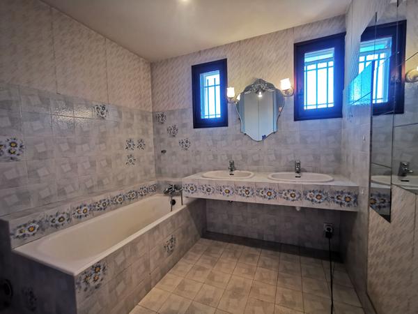 MAISON TRADITIONNELLE T5 (CONSTRUITE EN 1973) DE 138 m² SUR UN TERRAIN DE 1 003 m2 La fare les oliviers