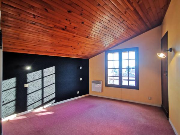 MAISON TRADITIONNELLE T5 (CONSTRUITE EN 1973) DE 138 m² SUR UN TERRAIN DE 1 003 m2 La fare les oliviers