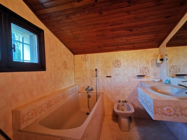 MAISON TRADITIONNELLE T5 (CONSTRUITE EN 1973) DE 138 m² SUR UN TERRAIN DE 1 003 m2 La fare les oliviers