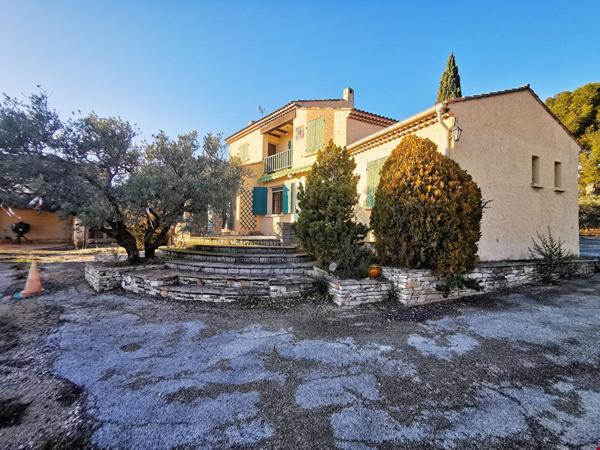 MAISON TRADITIONNELLE T5 (CONSTRUITE EN 1973) DE 138 m² SUR UN TERRAIN DE 1 003 m2 La fare les oliviers