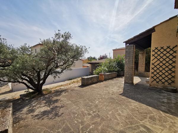 MAISON TRADITIONNELLE T5 (CONSTRUITE EN 1973) DE 138 m² SUR UN TERRAIN DE 1 003 m2 La fare les oliviers