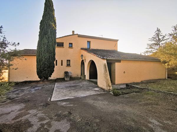 MAISON TRADITIONNELLE T5 (CONSTRUITE EN 1973) DE 138 m² SUR UN TERRAIN DE 1 003 m2 La fare les oliviers