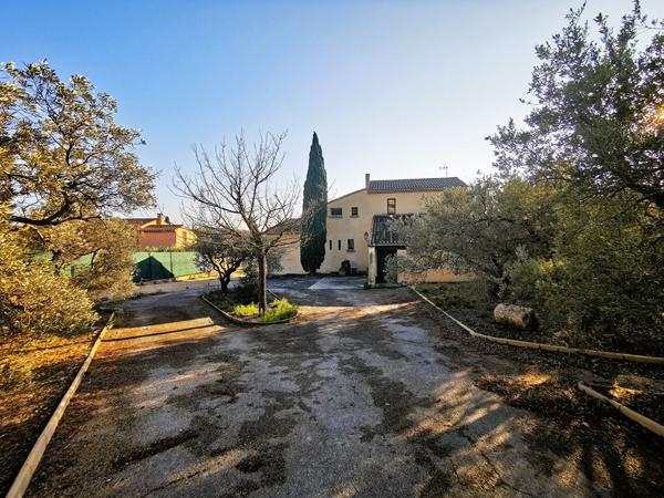 MAISON TRADITIONNELLE T5 (CONSTRUITE EN 1973) DE 138 m² SUR UN TERRAIN DE 1 003 m2 La fare les oliviers