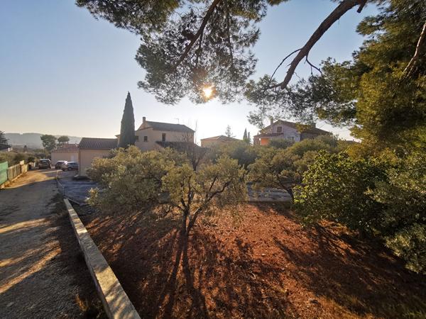 MAISON TRADITIONNELLE T5 (CONSTRUITE EN 1973) DE 138 m² SUR UN TERRAIN DE 1 003 m2 La fare les oliviers