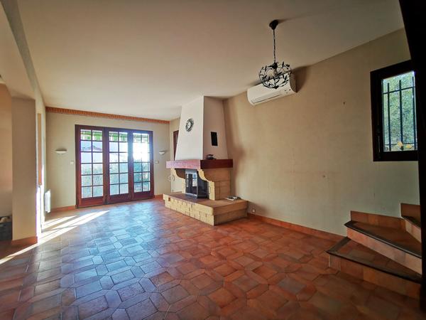 MAISON TRADITIONNELLE T5 (CONSTRUITE EN 1973) DE 138 m² SUR UN TERRAIN DE 1 003 m2 La fare les oliviers