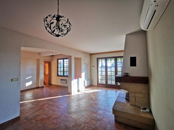 MAISON TRADITIONNELLE T5 (CONSTRUITE EN 1973) DE 138 m² SUR UN TERRAIN DE 1 003 m2 La fare les oliviers