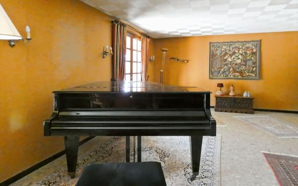 Maison à vendre    6 pièces •  Bagnols-sur-Cèze