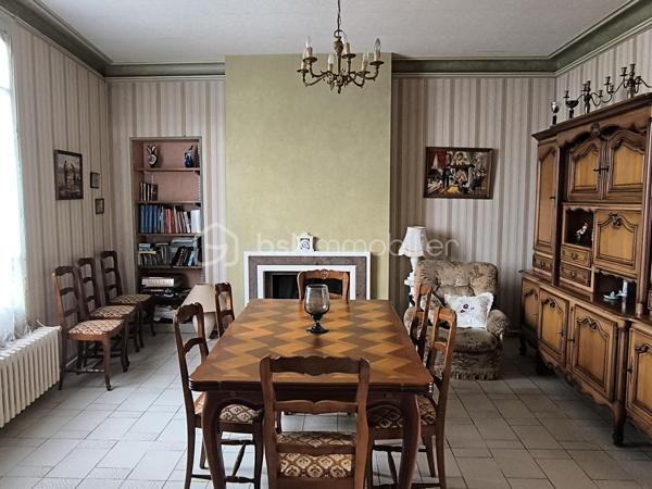 A proximité immédiate des commerces et commodités, au centre ville du Grand Lucé,

Je vous propose cette maison avec du charme et potentiel d'agrandissement.

Au rez-de-chaussée la maison comprend une entrée, un agréable salon avec cheminée insert, une salle à manger, une cuisine, une salle d’eau et des WC. À l’étage : 2 chambres, un bureau/chambre d’enfant, un dressing et un palier. 
Un grenier sur l’ensemble, une cave, ainsi qu'un jardinet et une cour avec appentis, tout sur une parcelle de 177 m². Un garage peut être proposé en complément.

Menuiserie bois, chauffage fioul et bois (insert). Travaux à prévoir (rafraichissement, électricité à mettre aux normes)

Une maison pleine de possibilités, idéale pour un projet de résidence principale et pour ceux qui souhaitent personnaliser leur futur intérieur.
N'hésitez pas à me contacter pour plus de renseignements.