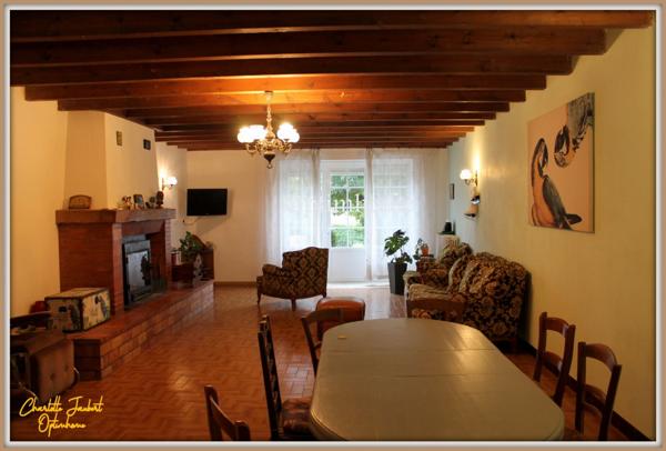 Grande maison divisée en 2 habitations