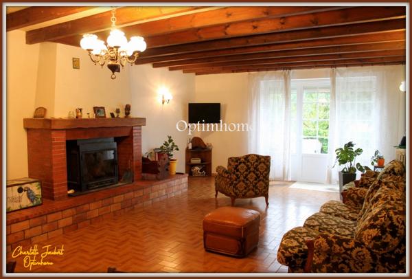 Grande maison divisée en 2 habitations