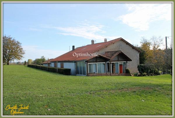 Grande maison divisée en 2 habitations