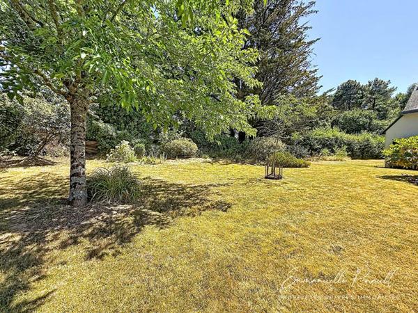 « L'Écrin Vert », une maison familiale sur plus de 2 000 m² de terrain, à 10 min de Vannes. PLESCOP