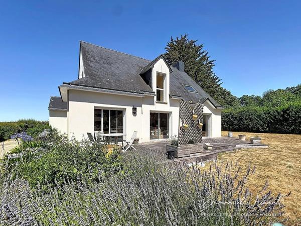 « L'Écrin Vert », une maison familiale sur plus de 2 000 m² de terrain, à 10 min de Vannes. PLESCOP