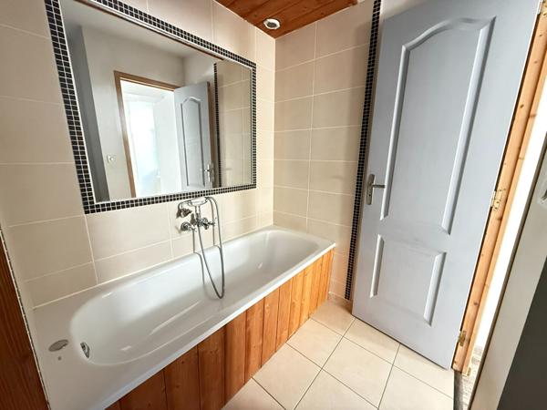 Maison familiale pleine de charme - 3 Chambres,  
Fontaine guerin 49250