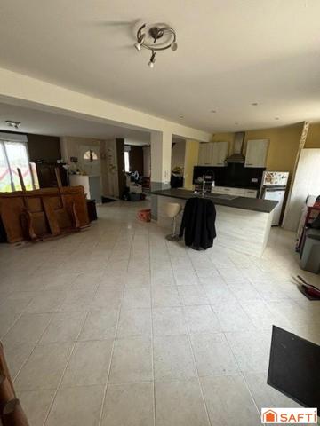 Beau pavillon de 130m2 hab. sur 2288m2 de terrain clos. A 1h30 de Paris, sotie A6 et gare a 15min.