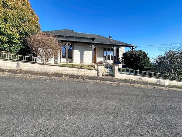 Maison à vendre Donzenac - Vue imprenable - 120 m2 Habitable - 3 Chambres - Sous-sol complet - Buanderie, Bureau - Terrain 600 m2