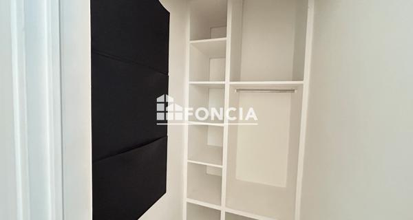 Location Appartement 2 pièces 49.87 m² - Paris 75018