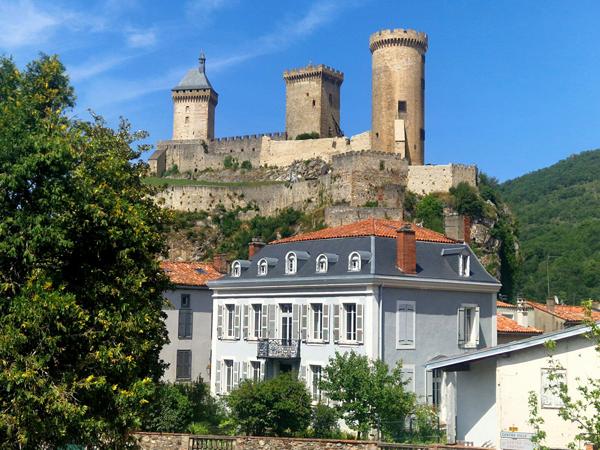 Maison de caractère restaurée avec jardin et garage Foix