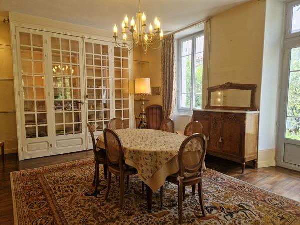Maison de caractère restaurée avec jardin et garage Foix