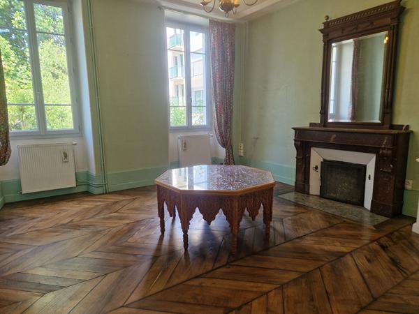 Maison de caractère restaurée avec jardin et garage Foix