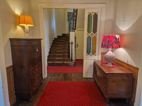 Maison de caractère restaurée avec jardin et garage Foix