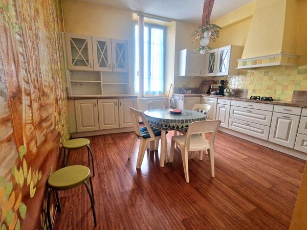 Maison de caractère restaurée avec jardin et garage Foix