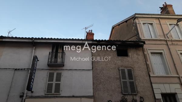 Immeuble à BOURG-EN-BRESSE, 01000 - 325m²