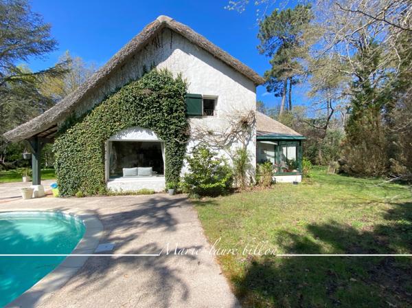 Maison à vendre 6 pièces NOTRE DAME DE RIEZ (85), 200 m2 habitable, 4960 m2 de terrain, piscine et annexes