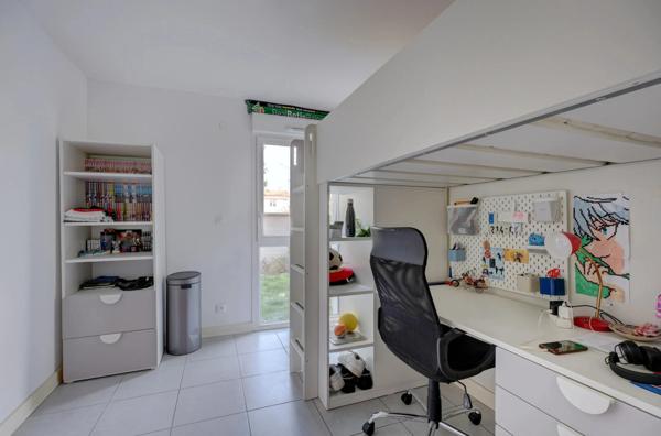 Appartement en rez de jardin, 4 chambres, terrain de 180m2 et grande terrasse à FRANCHEVILLE (69)