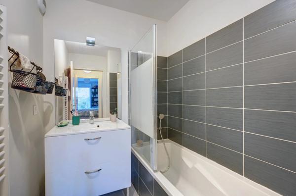 Appartement en rez de jardin, 4 chambres, terrain de 180m2 et grande terrasse à FRANCHEVILLE (69)