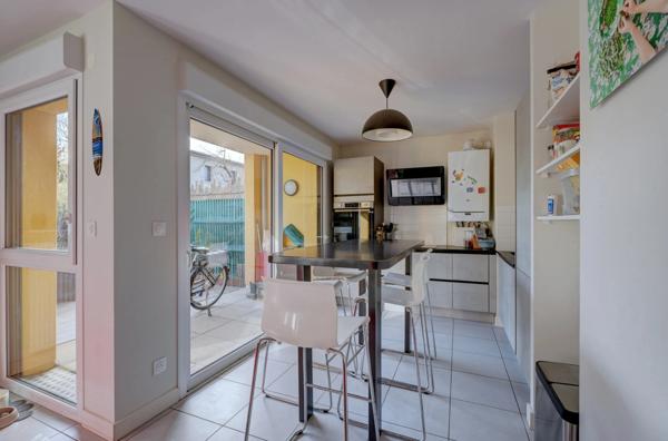 Appartement en rez de jardin, 4 chambres, terrain de 180m2 et grande terrasse à FRANCHEVILLE (69)