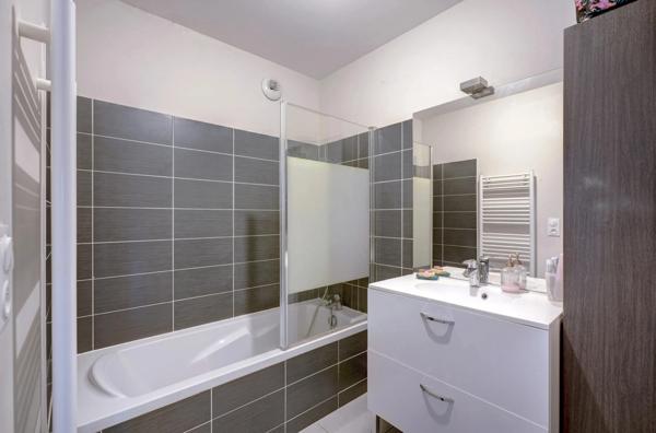 Appartement en rez de jardin, 4 chambres, terrain de 180m2 et grande terrasse à FRANCHEVILLE (69)