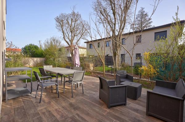 Appartement en rez de jardin, 4 chambres, terrain de 180m2 et grande terrasse à FRANCHEVILLE (69)