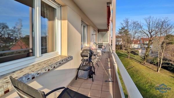 Appartement à vendre 4 pièces SAINT LOUIS (68) Appartement traversant de 94 m2 avec cave et balcon