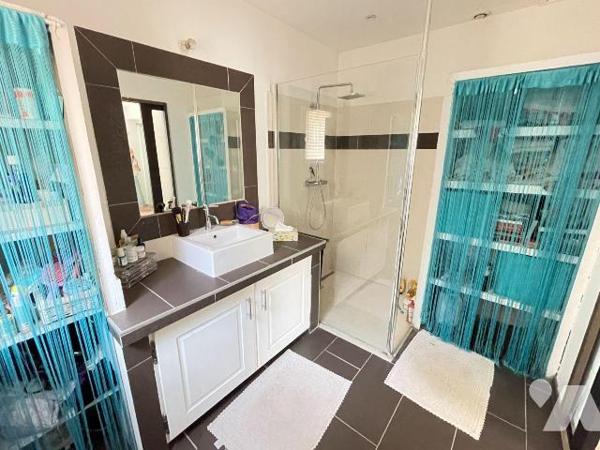 A vendre - Volx (04) - Alpes de Haute Provence: Superbe villa lumineuse d'env 160 m² offrant de...