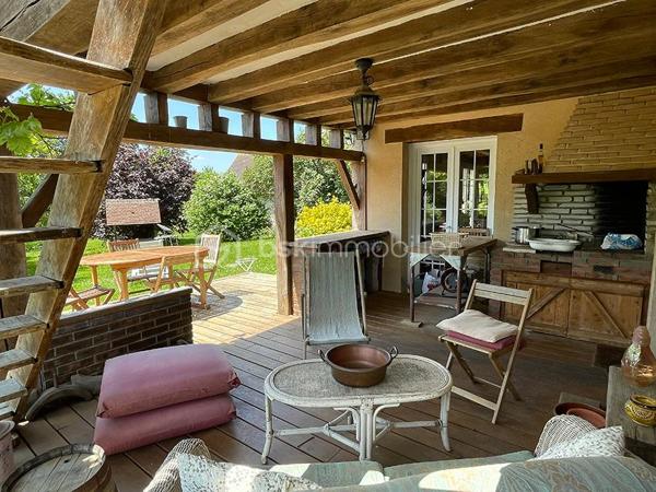 A quelques minutes de DREUX, magnifique propriété sur 1800 m² de terrain dans un cadre verdoyant au calme.
Grande maison de famille de plus de 220 m² sur sous-sol total et sa maison d'amis ou gîte très bien entretenue.

HABITATION PRINCIPALE d'environ 160 m² avec poutre authentiques comprenant :

Au rez-de-chaussée : une entrée, cuisine aménagée avec accès à une cuisine d'été, un salon, une salle à manger en cathédrale dotée de deux cheminées, le tout pour plus de 55 m², une buanderie pouvant faire office de salle d'eau un toilette séparé.
A l'étage : une grande mezzanine, une salle de bain douche refaite à neuf un toilette séparé, trois chambres dotées de placards intégrés d'environ 14 m² dont deux avec balcon et un accès par l'extérieur.
Un sous-sol aménagé en garages, caves celliers, remise, chaufferie
Une belle et grande terrasse exposée plein sud

LA SECONDE MAISON de 70m² approximativement comprend :

Au rez-de-chaussée : une cuisine aménagée et équipée ouverte sur salon séjour, une salle d'eau récente avec toilette.
A l'étage : deux chambres dont une avec une mezzanine
Chauffage pompe à chaleur, terrasse plein sud

Le plus, de cette propriété : 
deux entrées distinctes pouvant séparer les habitations, stationnements de plusieurs véhicules et de grandes hauteurs, un assainissement écologique avec filtration par les plantes, huisseries double vitrage, isolation refaite...

Possibilité de division et de revente 
Ligne train Paris Montparnasse
