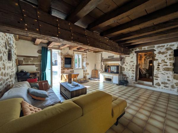 MAISON EN PIERRE AVEC FORT POTENTIEL - 173m² - 3CHAMBRES + 2 MEZZANINES
