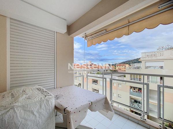 GOLFE JUAN - STUDIO 26m2 - TERRASSE - PISCINE- APERCU MER