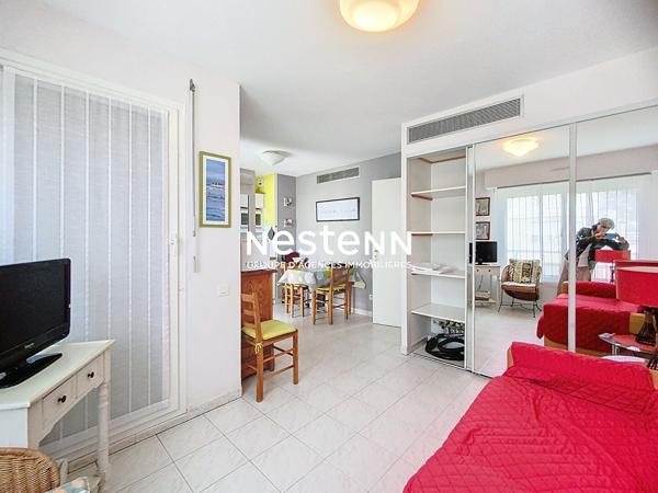 GOLFE JUAN - STUDIO 26m2 - TERRASSE - PISCINE- APERCU MER