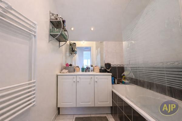 Vente appartement Sautron : 313 000 € - AJP Immobilier Sautron