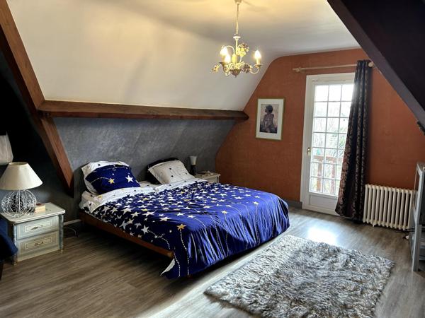 Magnifique maison familiale de caractère de 180M² avec piscine , idéalement située proche des écoles