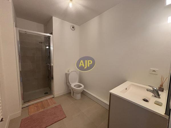Appartement à louer Bordeaux : 3 pièces, 81m² avec 2 chambre(s) à 1 380€ - AJP Immobilier Bordeaux Saint-Augustin